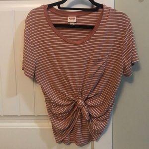 Stripped tied casual tee.
